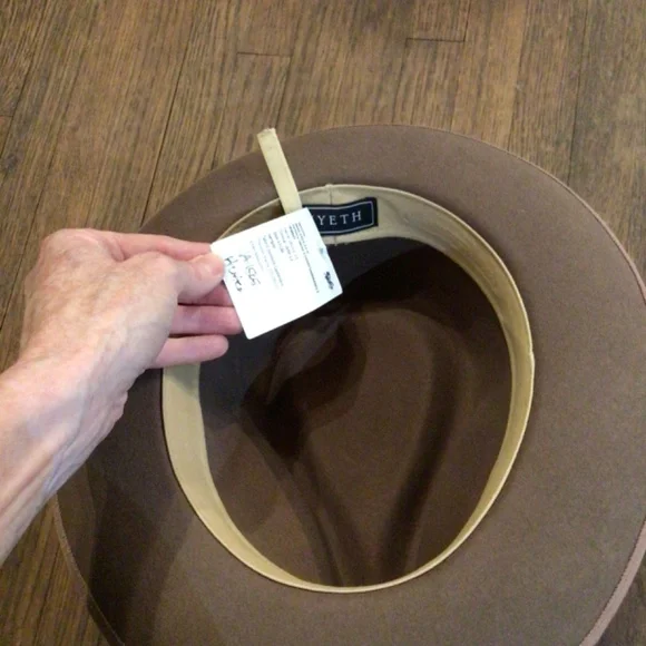 New! Rare wyethcocoa cashmere blend hat display picture 3